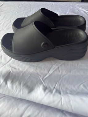 CROCS Black Platform Slide Sandals for Women
